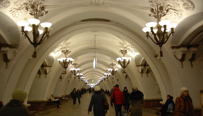 Metrôs de Moscou - Estação Arbatskaya, Moscou – inalgurada em 1953 - Pontos Turísticos Moscou