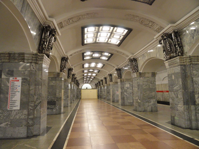 Metrôs de Moscou - Estação Kirovsky Zavod, St Petersburgo – inalgurada em 1955
