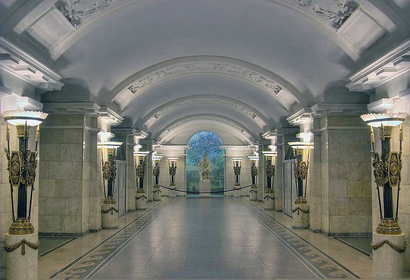 Metrôs de Moscou - Estação Pushkinskaya, St Petersburgo – inalgurada em 1956