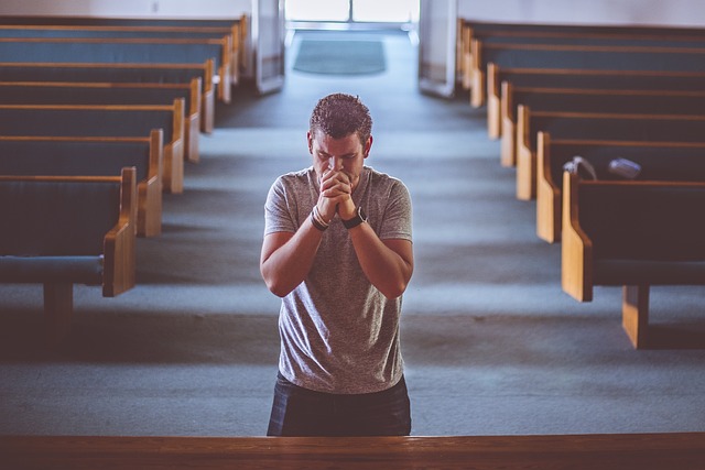 Como Vencer os Demônios que travam sua mente, paralisam sua alma e roubam sua paz? Essa é uma pergunta crucial para quem deseja retomar o controle da própria vida e viver com propósito. Esses "demônios" não são apenas forças externas; eles habitam nossos medos, inseguranças, culpas e vícios. Mas a boa notícia é que você pode vencê-los! Por meio da fé, da coragem e de uma jornada de autodescoberta, é possível superar as batalhas internas e transformar completamente sua realidade. A vitória não é apenas possível — ela está ao seu alcance, e cada passo que você der será um passo em direção à sua libertação. Está pronto para dar o primeiro passo rumo à luz?