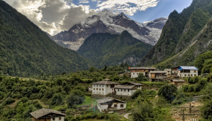 O Nepal é um paraíso para aventureiros e amantes da cultura! Lar do majestoso Monte Everest e de templos ancestrais, o país combina paisagens deslumbrantes, trilhas épicas e uma espiritualidade única. Explore a vibrante Kathmandu, descubra a serenidade de Pokhara e maravilhe-se com a hospitalidade nepalesa. Se você busca experiências autênticas e inesquecíveis, o Nepal é o destino perfeito! 🌄✨