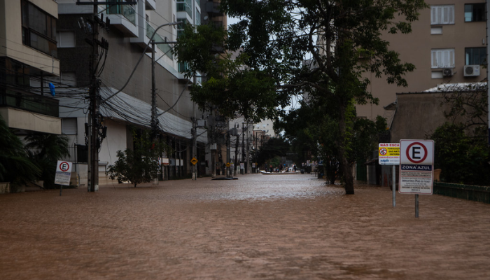 Proteja Seu Carro das Enchentes... As enchentes podem causar danos severos aos veículos, resultando em altos custos de reparo e até perda total. Para evitar prejuízos, é essencial adotar medidas preventivas e saber como agir em situações de alagamento.