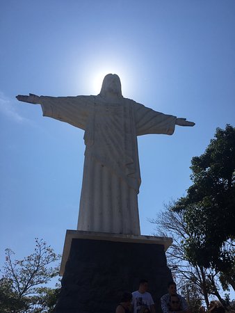 Serra Negra é aquele refúgio encantador que mistura natureza exuberante, ar puro e surpresas culturais — um destino ideal para quem quer descanso com propósito. E no meio dessas montanhas cheias de charme, há experiências únicas que transformam qualquer passeio em memória afetiva.
