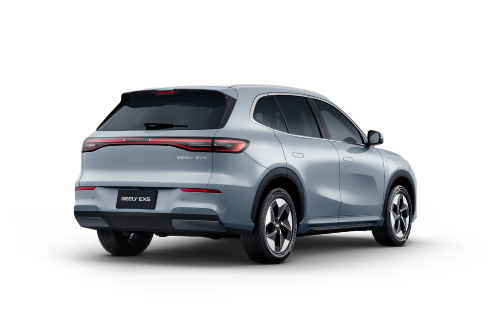 O Geely EX5 não é apenas um SUV — é a expressão moderna de mobilidade inteligente. Com design arrojado, linhas elegantes e presença marcante, ele conquista à primeira vista. Mas é ao volante que o EX5 revela seu verdadeiro poder: um motor eficiente aliado a uma condução suave e silenciosa, ideal para quem busca performance sem abrir mão do conforto.
