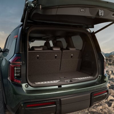 Descubra o novo Nissan Armada 2026: um SUV imponente com design renovado, motor V6 biturbo de 460 cv, versão NISMO de alto desempenho, interior luxuoso e tecnologia de ponta. Potência, conforto e inovação para quem exige o máximo.