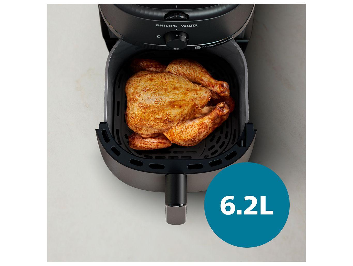 A Air Fryer Philco PAF40A Preta 4L transforma sua rotina na cozinha com mais saúde e praticidade. Ideal para preparar carnes, batatas, frango, legumes e até sobremesas, ela utiliza tecnologia de circulação de ar quente para garantir alimentos crocantes por fora e macios por dentro — tudo isso sem usar óleo. Seu cesto espaçoso de 4 litros atende perfeitamente famílias pequenas e médias, enquanto o controle de temperatura e o timer facilitam o preparo das receitas. Moderna, eficiente e econômica, é uma das air fryers mais buscadas por quem quer qualidade com ótimo custo-benefício.