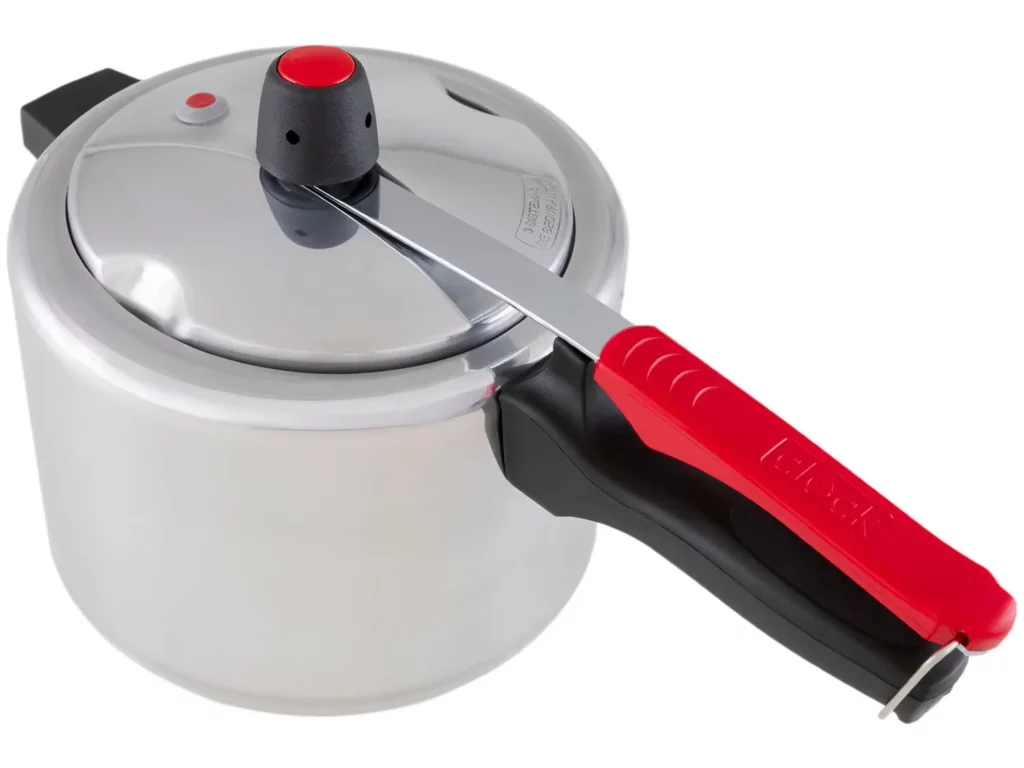 Panela de Pressão Clock 4,5L Prata Eco é a escolha ideal para quem busca segurança, economia de gás e preparo rápido das refeições, com design moderno, alta durabilidade e qualidade reconhecida para o dia a dia da sua cozinha.